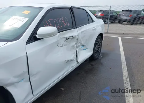 2018 Chrysler 300 S z USA, uszkodzony, nr VIN 2C3CCAGG2JH151758